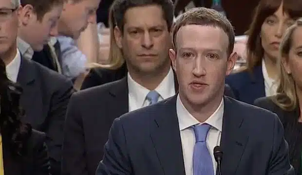 Bob Zuckerberg, tejiendo en las audiencias del Senado