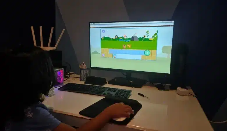 4 maneras, animo a mi hijo de 4 años a ayudar a aprender la codificación y el uso de computadoras.
