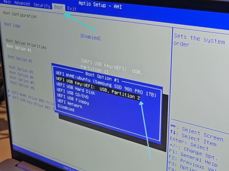 Configure el orden de inicio en el sistema, primero arrancando desde USB en tiempo real.