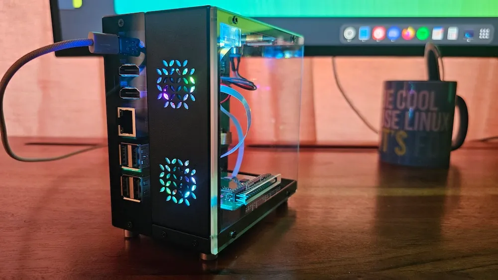 Tapa trasera del mini PC de Elecrow