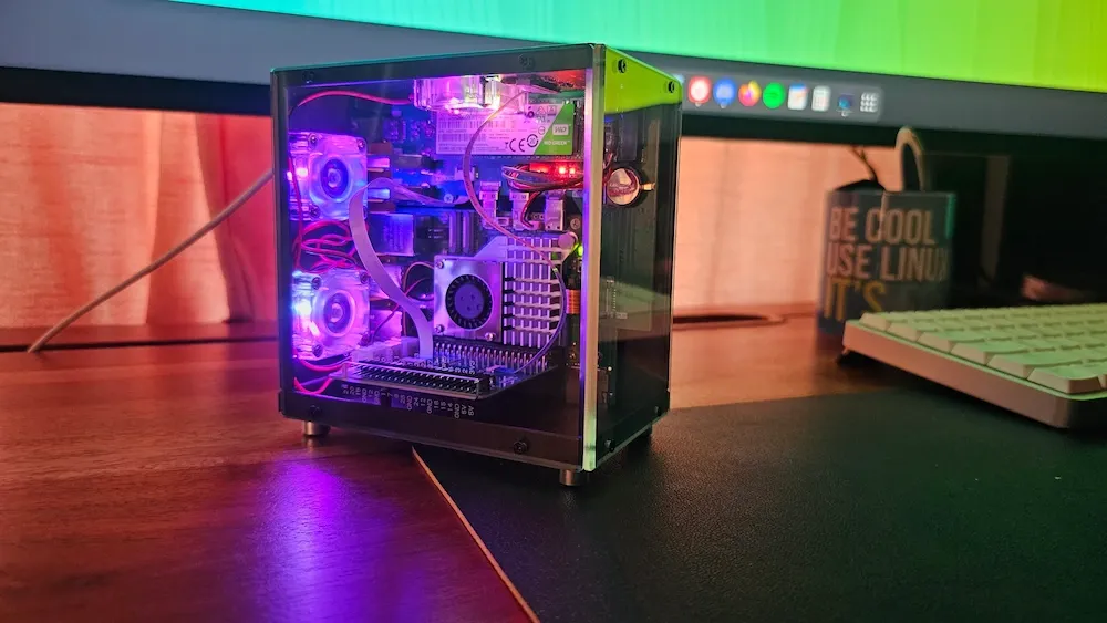 Vista lateral de la caja torre Elecrow para Raspberry Pi