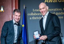 Greg Kroah-Hartman recibe el Premio a la Excelencia en Código Abierto 2026
