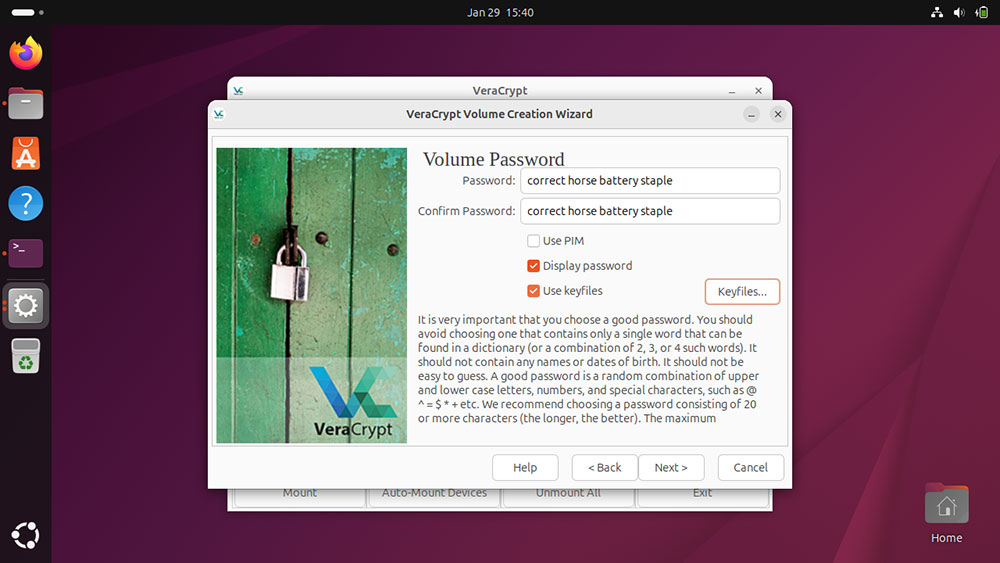 Pantalla de contraseña de volumen de VeraCrypt con la opción de archivo clave habilitada