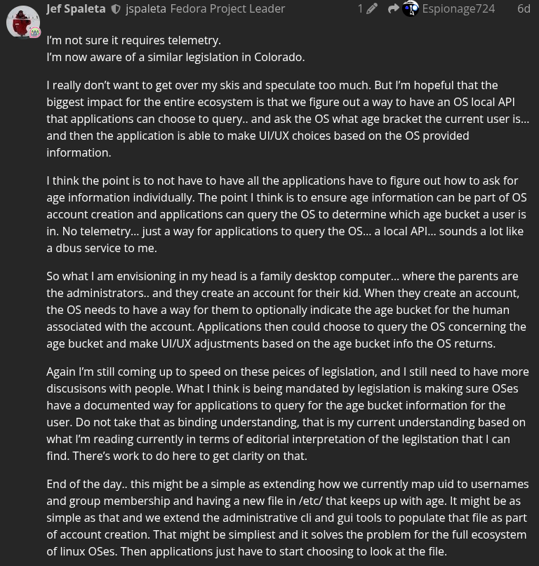 Otro muro de texto muestra una publicación del líder del proyecto Fedora, jef spaleta, que también está vinculada.