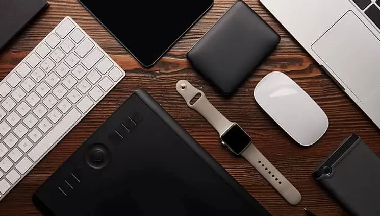 Gadgets tecnológicos útiles para eventos, empresas y comunidades tech en mesa